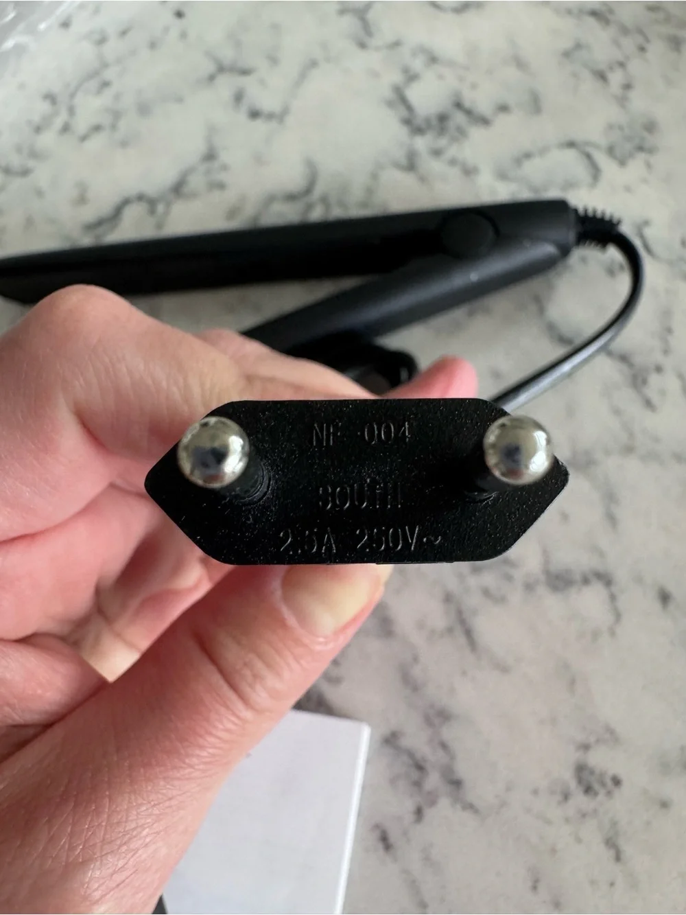 NWOT! Beautine Mini Travel Hair Straightener European Outlet Plug 250V - Black